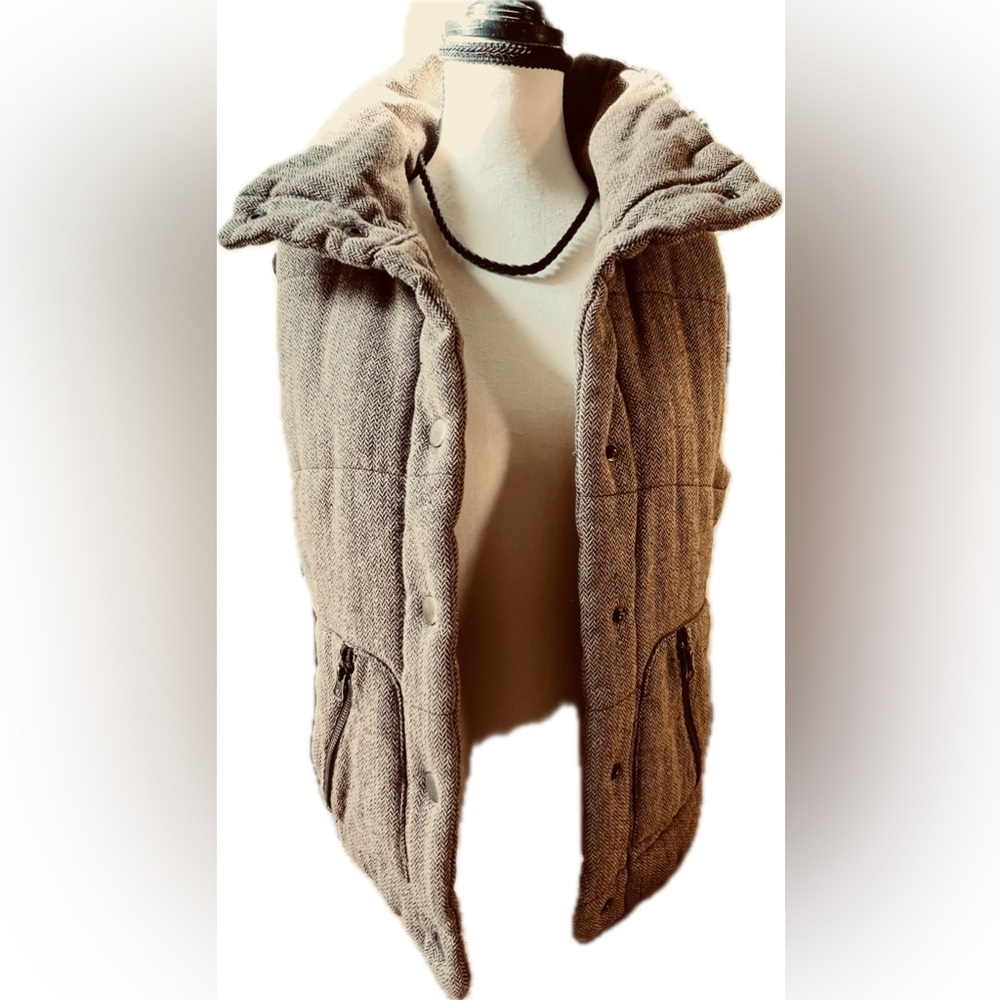 Refuge Women's Taupe Quilted Vest - size L